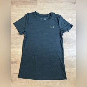 Under Armour dark gray short sleeve dry fit top size medium